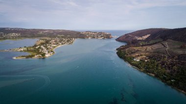 Güney Afrika'nın bahçe rotasındaki knysna lagün üzerinde havadan görüntü