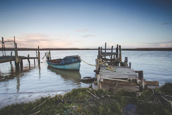 Image Paysage Grand Angle Une Ancienne Jetée Sur Estuaire Rivière — Photo