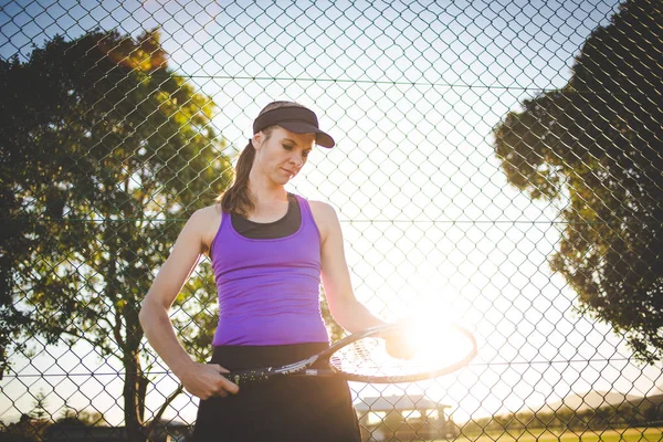 Nahaufnahme Porträt Einer Tennisspielerin Auf Einem Tennisplatz Mit Schönem Warmen — Stockfoto