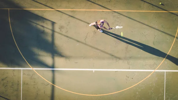 Aerial Image Young Woman Playing Tennis Tennis Court Shot Overhead — Stock Photo, Image