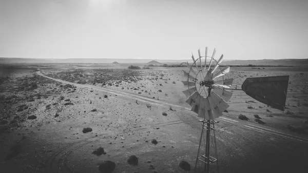 南アフリカのカルー地域で古い風車 — ストック写真