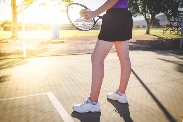Imagen Cerca Una Jugadora Tenis Jugando Tenis Una Cancha Luz — Foto de Stock