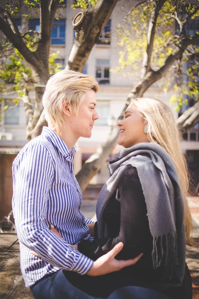 Nahaufnahme Eines Gleichgeschlechtlichen Weiblichen Lesbischen Paares Der Südafrikanischen Kapstadt — Stockfoto