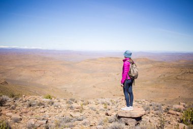 Güney Afrika Karoo bölgede hiking hiker görüntüsünü geniş açı