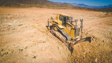 Buldozer iterek ve arazi tarım bir parçası yere ripping