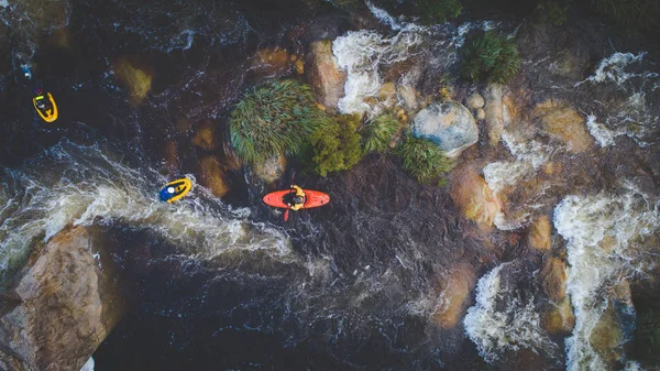 Imagem Aérea Kayaker Água Branca Rio Montanha Inundação Após Chuvas — Fotografia de Stock