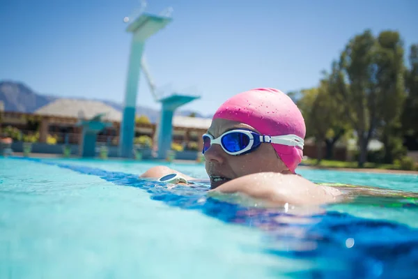 Nahaufnahme Bild Einer Schönen Schwimmerin Einem Schwimmbad Immer Bereit Zum — Stockfoto