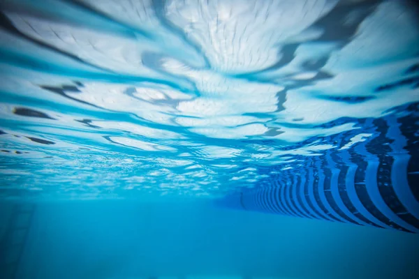 Amplio Ángulo Bajo Agua Foto Dentro Una Piscina Con Carriles —  Fotos de Stock