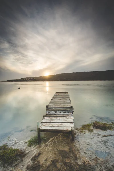 Image Paysage Grand Angle Une Ancienne Jetée Sur Estuaire — Photo