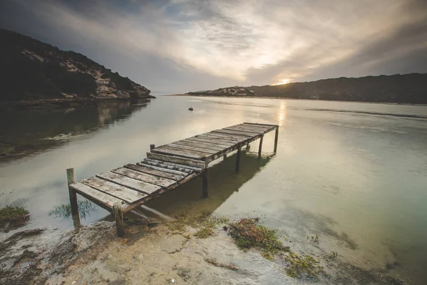 Image Paysage Grand Angle Une Ancienne Jetée Sur Estuaire — Photo