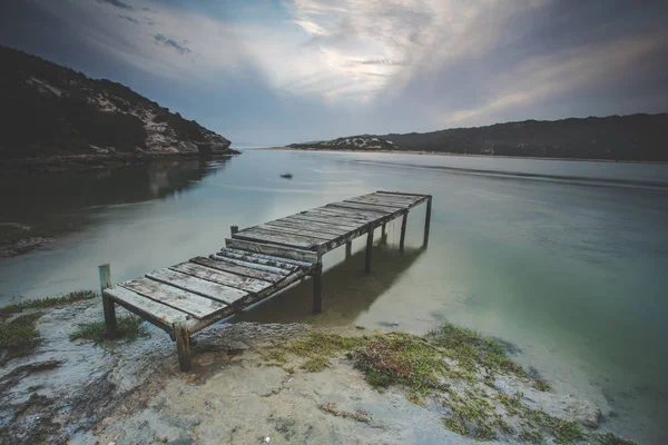 Image Paysage Grand Angle Une Ancienne Jetée Sur Estuaire — Photo