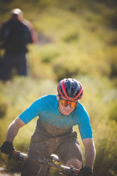 Image Rapprochée Vtt Accélérant Descente Sur Une Piste Vtt — Photo