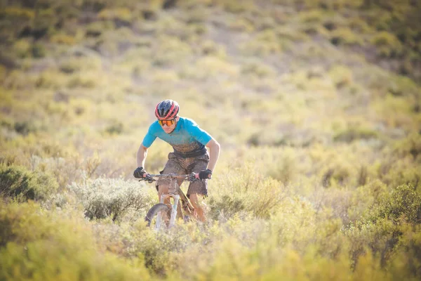 Image Rapprochée Vtt Accélérant Descente Sur Une Piste Vtt — Photo