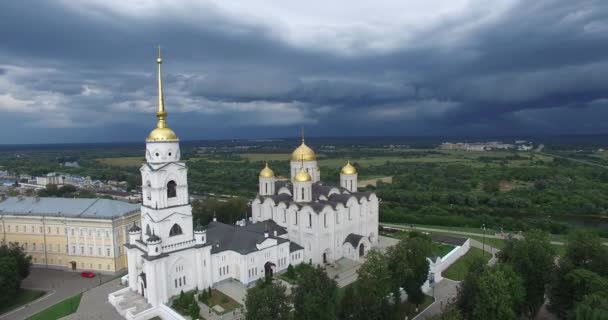 Vista Aérea Catedral Uspensky Área Parque Nuvem Tempestade — Vídeo de Stock