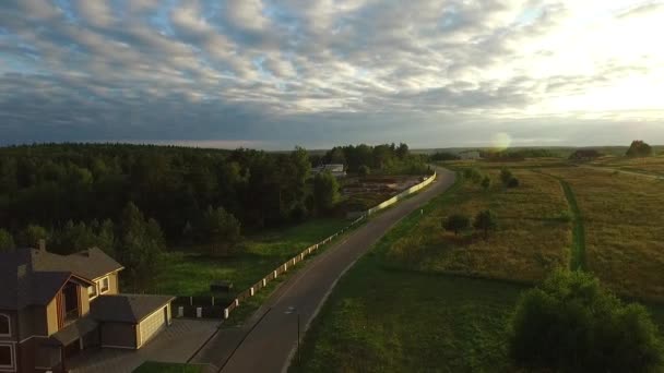 Gospodarstwa Wiejskie Zachodzie Słońca Widok Wysokości Ptasiego Lotu Dom Pobliżu — Wideo stockowe