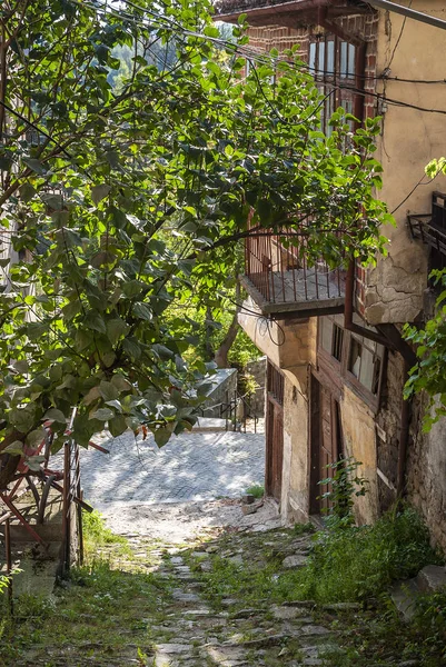 Casco Antiguo Empedrado Calle Casas Tradicionales Vista Veliko Tarnovo Bulgaria — Foto de Stock