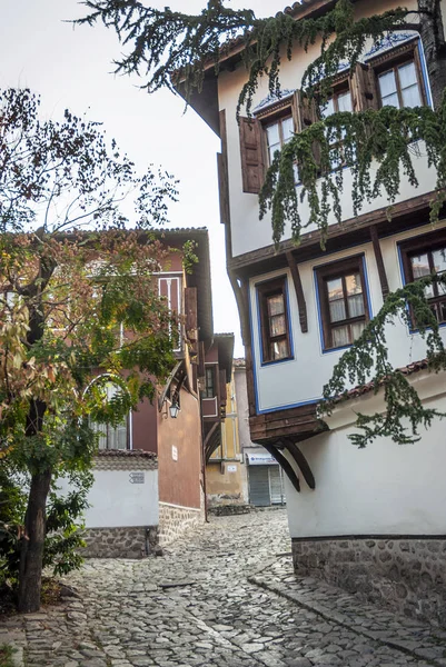 Traditionele Huizen Geplaveide Straat Oude Stad Van Plovdiv Bulgarije — Stockfoto