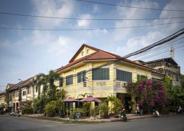 eski Fransız Sömürge mimarisi binalar kampot şehir sokakta Kamboçya