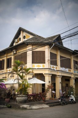 eski Fransız Sömürge mimarisi binalar kampot şehir sokakta Kamboçya