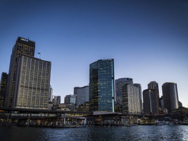 CBD merkezi iş bölgesi ve şehir bölgesinin dairesel quay sydney şehir Avustralya gün batımında
