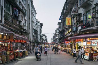 Restoran gece xiamen şehir Çin'in orta market yakınındaki sokak