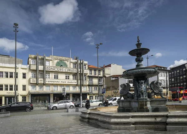 Площадь Фака Дос Лео Центре Порто — стоковое фото