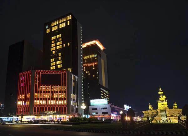 Merkez Phnom Penh Şehir Sokak Kamboçya Geceleri Nagaworld Casino — Stok fotoğraf