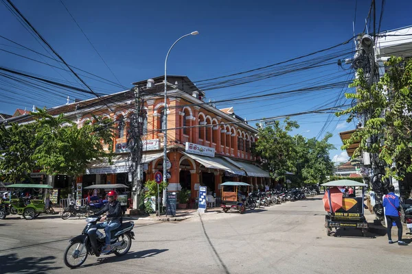 柬埔寨暹粒中心城市旅游区街附近的吴哥窟 — 图库照片