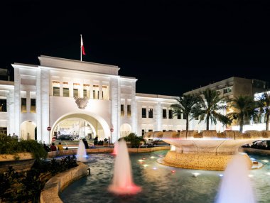 ünlü bab al Bahreyn kare işareti Merkez manama eski şehrin gece