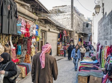 alışveriş caddesi eski kasaba Halep Suriye meşgul Çarşısı Pazar