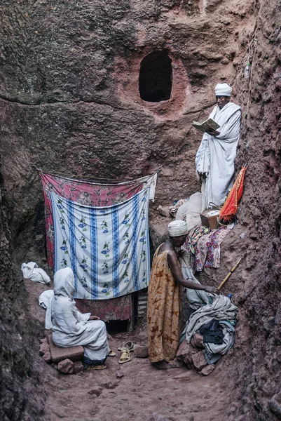 著名古埃塞俄比亚东正教基督徒岩石凿成的埃塞俄比亚拉利贝拉教堂 — 图库照片