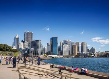 Merkez Sidney Cbd alan manzarası ve Avustralya'da dairesel quay sahil gezinti