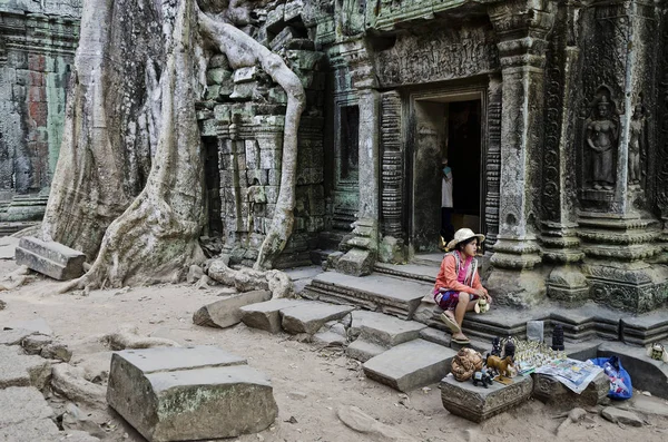 Souvenir Trinket Stall Vendor Angkor Wat Famous Landmark Buddhist Temple — Stock Photo, Image