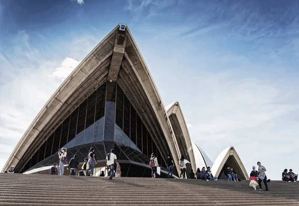 Turystów Odwiedzających Sydney Opera House Landmark Wszystko Australii Słoneczny Dzień — Zdjęcie stockowe