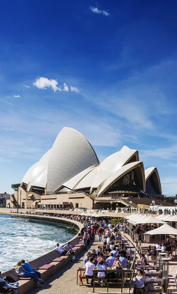 Sydney Opera House Berömda Landmärke Och Restaurang Waterside Café Strandpromenaden — Stockfoto