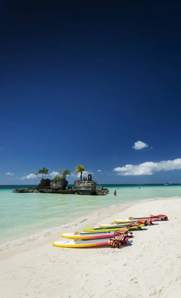 フィリピンのボラカイ島の熱帯海岸ビーチの風景 — ストック写真