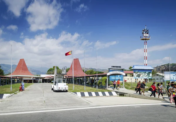 Pasajeros Que Embarquen Aeropuerto Internacional Nicolau Lobito Exterior Dili East — Foto de Stock