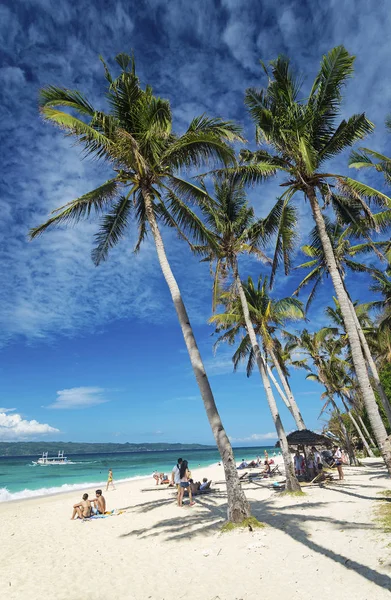Turistas Playa Puka Paraíso Tropical Boracay Philippines — Foto de Stock