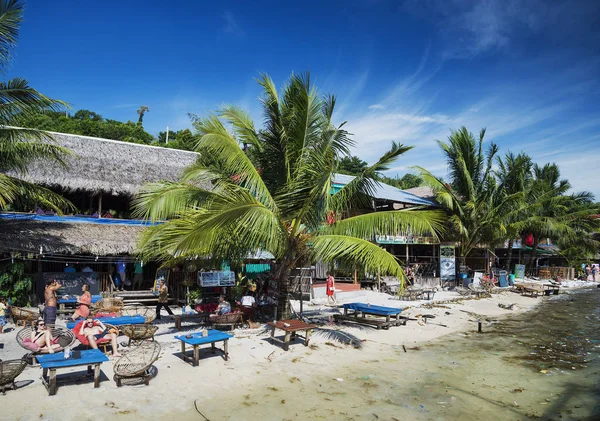 Vervuilde Vies Strand Met Vuilnis Vuilnis Drijvend Zee Koh Rong — Stockfoto