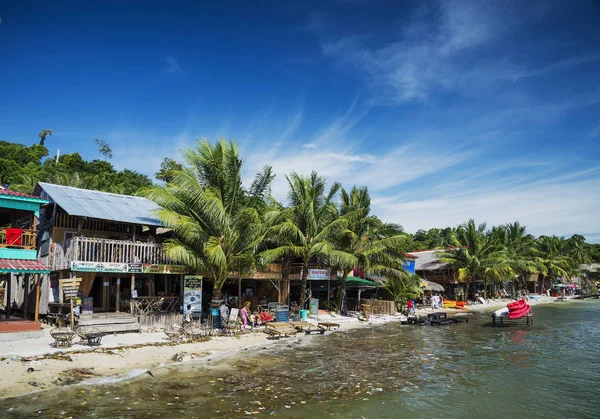 Zanieczyszczone Brudna Plaża Śmieci Śmieci Pływające Morzu Koh Rong Island — Zdjęcie stockowe