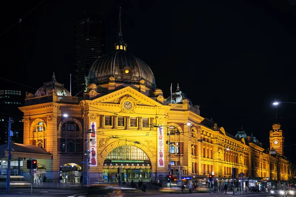 Flinders Estación Tren Calle Ciudad Central Melbourne Australia Por Noche —  Fotos de Stock