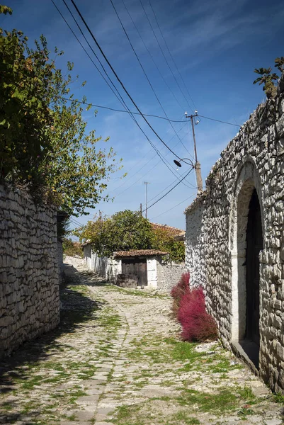 Macskaköves Street Óvárosában Berat Albánia — Stock Fotó