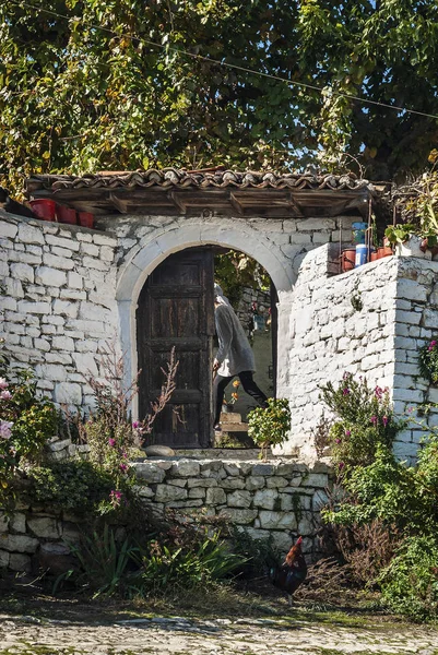 Berat Kent Arnavutluk Arnavut Kaldırımlı Sokakta — Stok fotoğraf