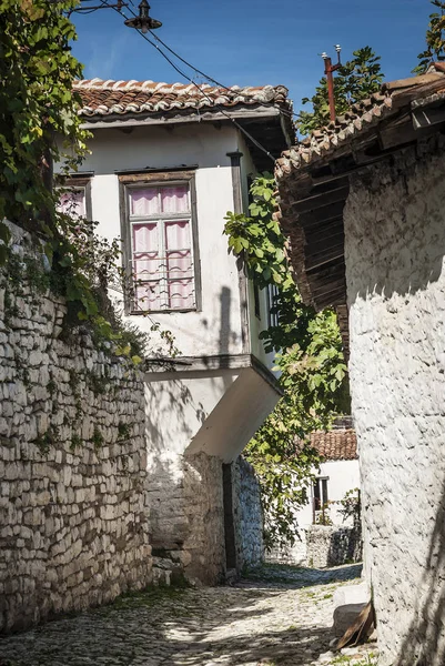 Berat Kent Arnavutluk Arnavut Kaldırımlı Sokakta — Stok fotoğraf