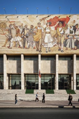 Ulusal Tarih Müzesi Simgesel Yapı ve ünlü 'Arnavutlar' sosyalist gerçekçi mozaik duvar skanderberg Meydanı Tiran Arnavutluk