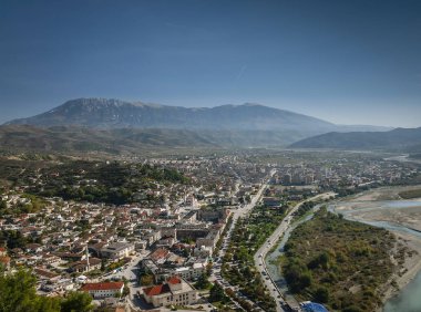 berat berati tarihi kent Arnavutluk'ta görünümünü