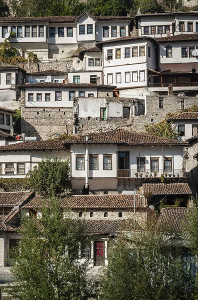 Osmanlı Tarzı Mimari Tarihi Berat Görünümünde Eski Kasaba Arnavutluk — Stok fotoğraf