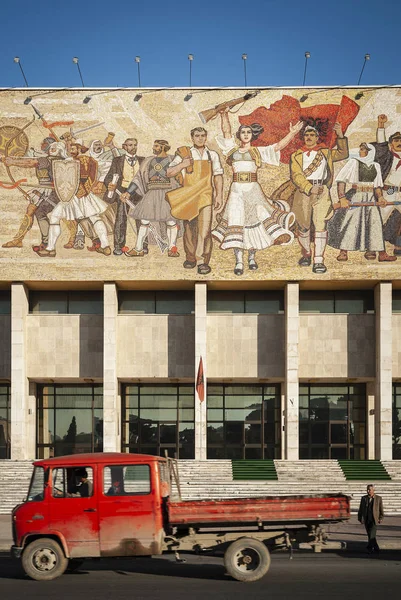 Ulusal Tarih Müzesi Simgesel Yapı ve ünlü 'Arnavutlar' sosyalist gerçekçi mozaik duvar skanderberg Meydanı Tiran Arnavutluk