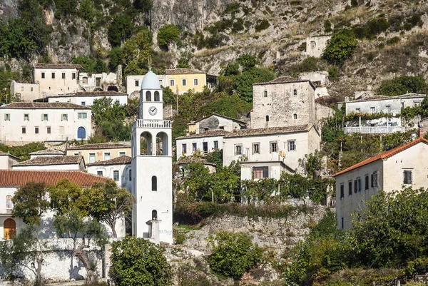 Dhermi geleneksel Arnavut köy görünümü Güney Arnavutluk'taki