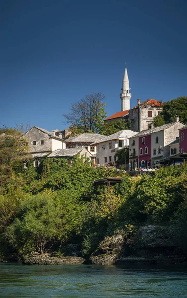 Ποταμό Νερέτβα Και Τζαμί Στην Παλιά Πόλη Του Μόσταρ Βοσνία — Φωτογραφία Αρχείου